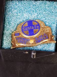 lot 1679 image: Santa Fe Lapel pin