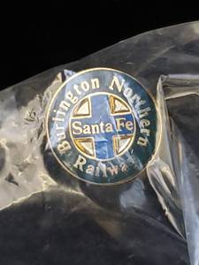 lot 1707 image: BNSF Lapel pin factory sealed