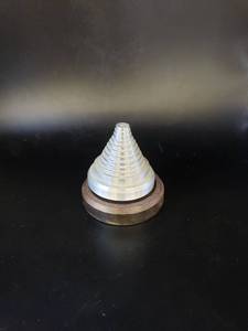 lot 1713 image: metal gravity movey thingy