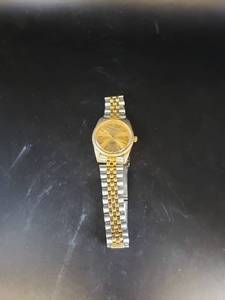 lot 1725 image: Diamond Quartz watch