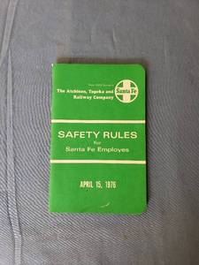 lot 1819 image: 1976 Santa Fe safety rule book