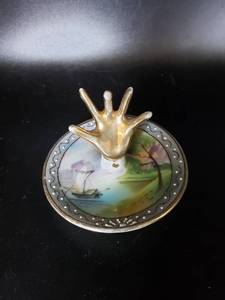 lot 1848 image: Nipeon ring holder
