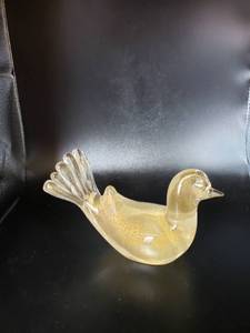 lot 1860 image: Murano glass bird wgold flake