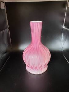 lot 1861 image: Venetian Artistico Murano pinkwhite vase