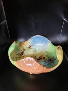 lot 1862 image: Hand painted signed Chinese acorn bowl