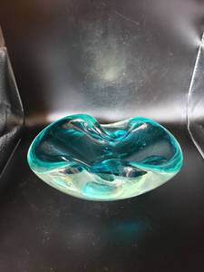 lot 1864 image: Murano blueclear hand blown art glass dish