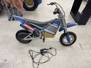 lot 1914 image: eletric razor dirt bike