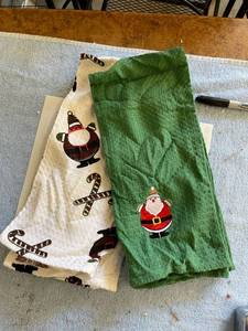 lot 3012 image: pr of new Christmas hand towels