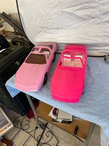 lot 3041 image: 2 Barbie corvettes