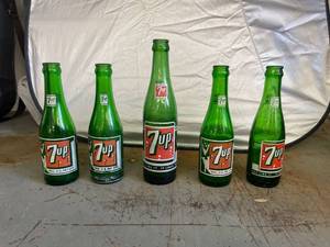 lot 3064 image: vintage 7up bottles