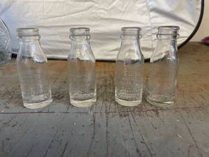 lot 3068 image: 4 Thomas Edison railroad oil bottles