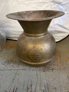 lot 3070 image: Wells Fargo San Francisco spittoon