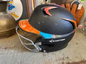 lot 3078 image: Easton baseballsoftball helmet 6 78 - 7 58