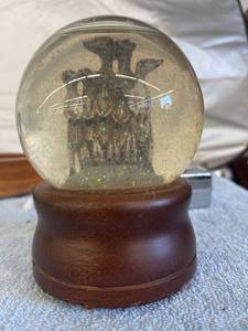 lot 3090 image: vintage working snow globe