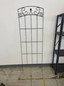lot 3095 image: garden trellis