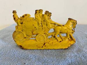 lot 3111 image: Vintage W.H. Howell Cast Iron Stagecoach bookend or doorstop