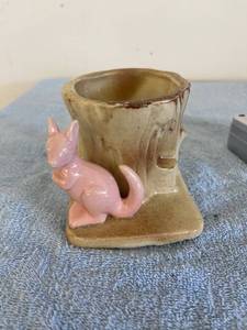 lot 3113 image: vintage Kangaroo planter