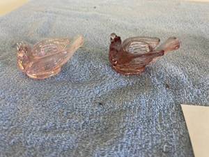 lot 3114 image: 2 pink birds