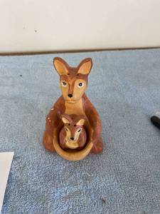 lot 3116 image: kangaroo salt & pepper shaker