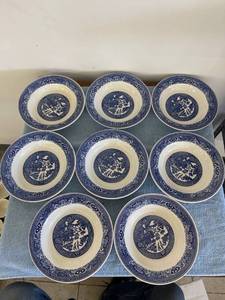 lot 3125 image: 8 blue willow soup bowls (8.5 inches)