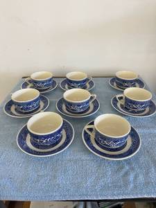 lot 3126 image: 8 blue willow cops & saucers