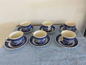 lot 3127 image: 6 blue willow cups & saucers