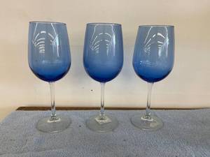 lot 3133 image: 3 blue glasses