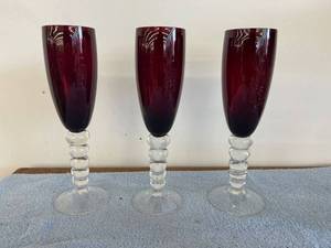lot 3134 image: 3 red glasses