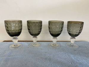 lot 3136 image: 4 gray glasses