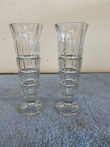 lot 3139 image: 2 crystal bud vases