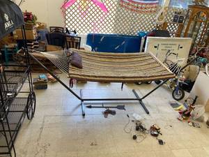 lot 3147 image: Hammock with stand