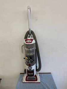 lot 3150 image: shark vacuum