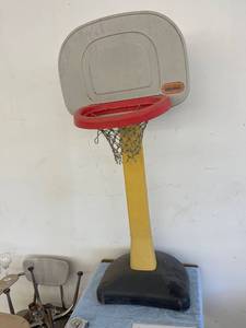 lot 3152 image: little tikes basketball hoop