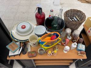 lot 3161 image: contents of shelf