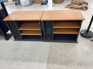lot 3172 image: 2 side tables
