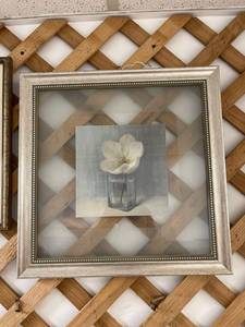 lot 3185 image: flower picture on frosted glass