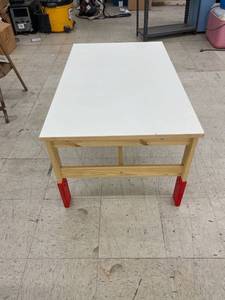 lot 3194 image: kids wood table