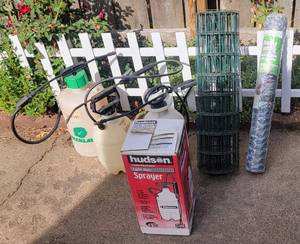 lot 5009 image: Poultry Netting - Fence - Sprayers