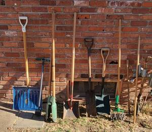 lot 5014 image: Long Handled Tools