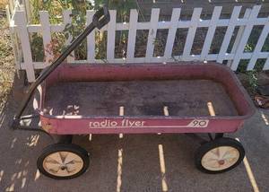 lot 5018 image: Vintage Radio Flyer 90 Red Wagon