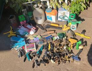 lot 5020 image: Lawn and Garden Supplies