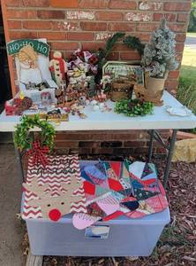 lot 4001 image: Christmas Decor and Sterilite - 105 Qt. Tote