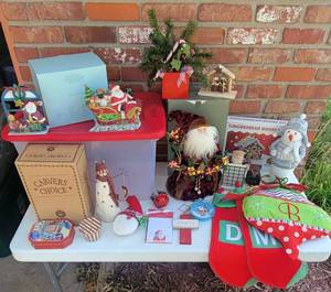 lot 4003 image: Christmas Decor and Sterilite - 64 Qt. Tote