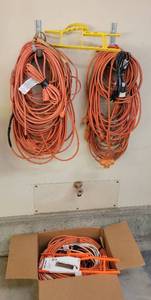 lot 4005 image: Extension Cords - Cord Holders - Plug in Extensions