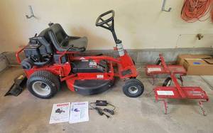 lot 4006 image: Snapper 28 (Rear Engine Riding Mower - Series 22)  HI Vac - Model 281222BE (Tested Starts Right up - Comes with a Battery Charger)