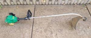 lot 4009 image: Weed Eater Featherlight Plus - 17 Cutting Path 21CC Engine - Tested Started Right Up