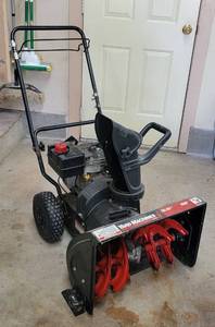 lot 4010 image: Yard Machines by MTD - 5.5Hp - 195CC - 22 Clearing Width - Compact 2 Stage Snow Thrower - Model 31A-3CAD752