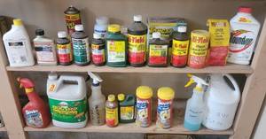 lot 4020 image: Lawn - Weed - Garden Care (Bring Boxes)