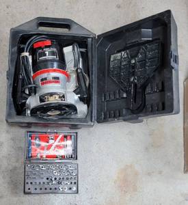 lot 4041 image: Sears Router Model 315.17460 and Bits