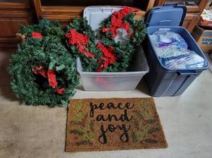 lot 4050 image: Christmas Decor - Includes 2 Totes
